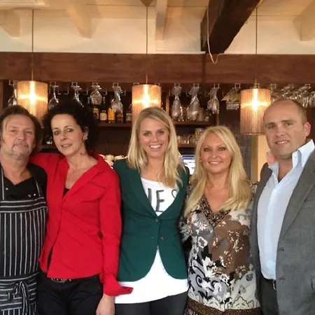 מלון Brasserie Oud 3*